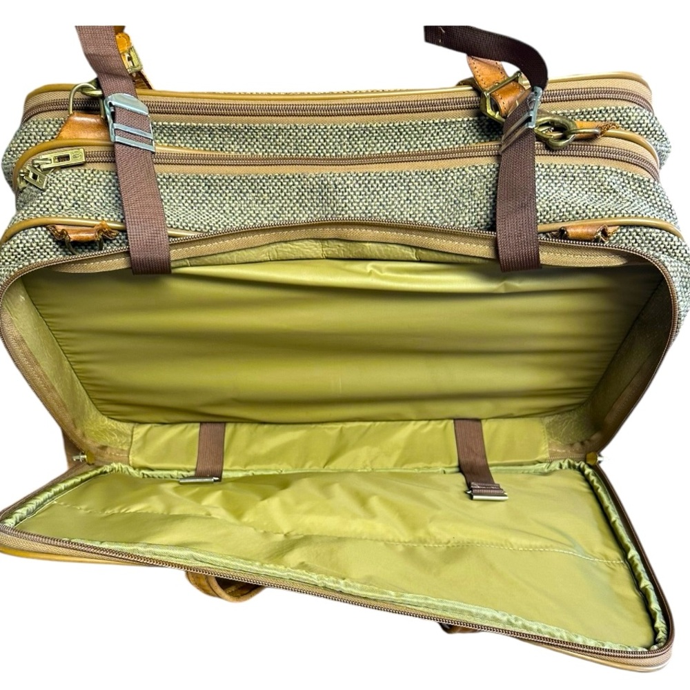 HARTMANN Luggage • Tweed • Carry-On • Vintage • Comes With Locks & Keys - Picture 6 of 10